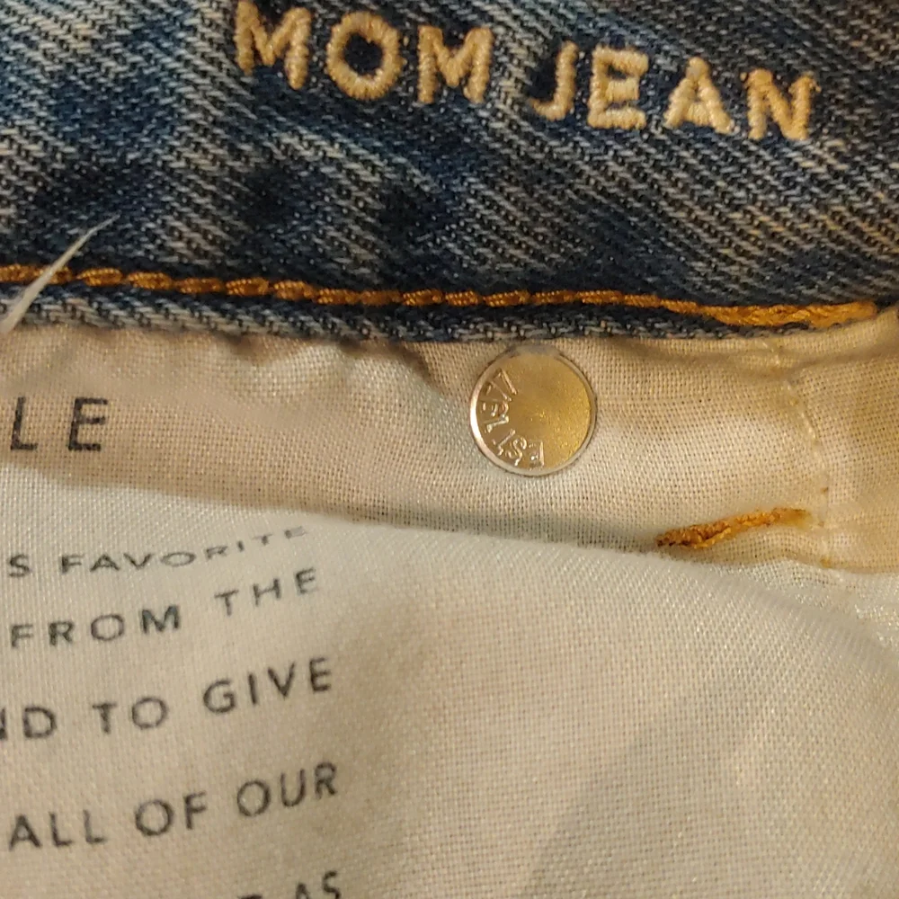 AE Ripped Mom Jean - Picture 10 of 10